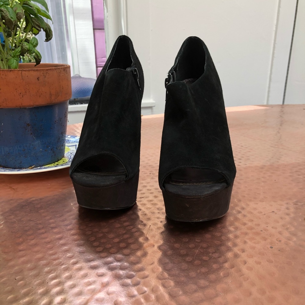 Steve Madden “Wicked” Peep Toe in suede